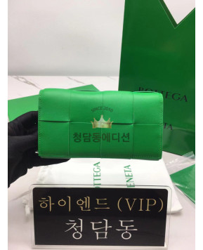 보테가 베네타 맥시 인트레치오 장지갑 679845