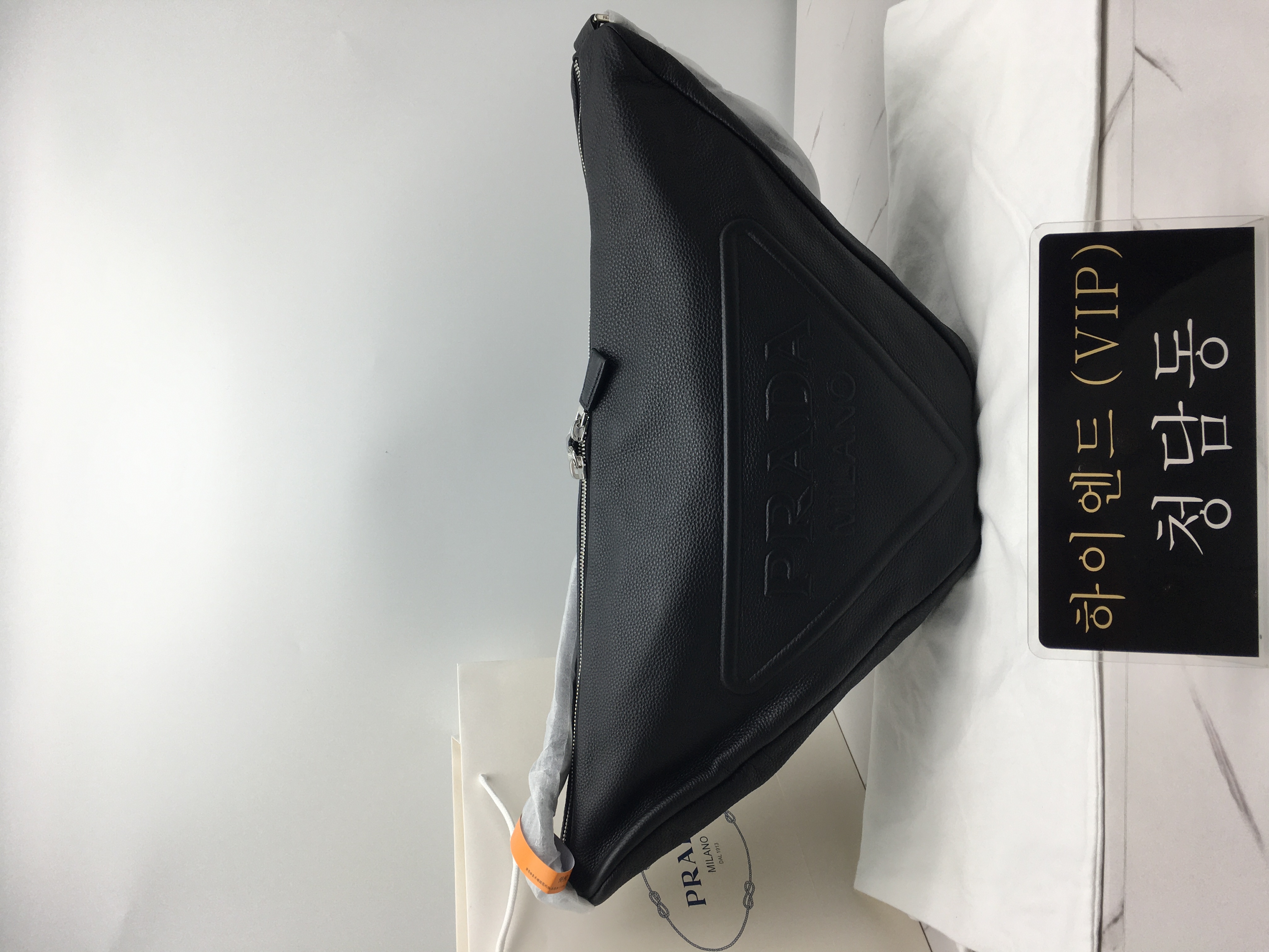 프라다 라지 레더 트라이앵글 백 블랙