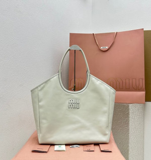 미우미우 23FW MIU MIU 아이비 가죽백