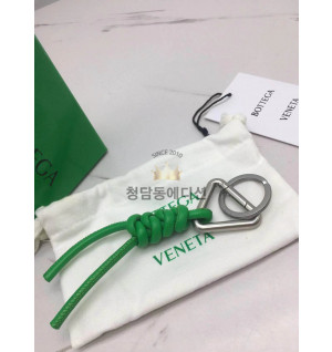 보테가베네타 트라이앵글 키링 651052