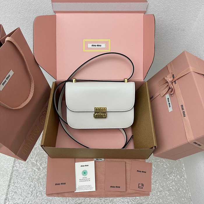 미우미우 MIU MIU 가죽 메탈로고 버클 숄더백