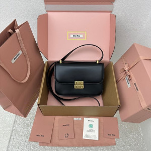 미우미우 MIU MIU 가죽 메탈로고 버클 숄더백