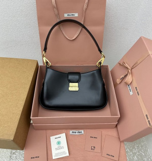 미우미우 MIU MIU 가죽 메탈로고 호보백