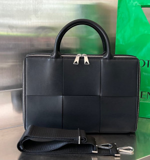 보테가베네타 아르코 브리프케이스 680120