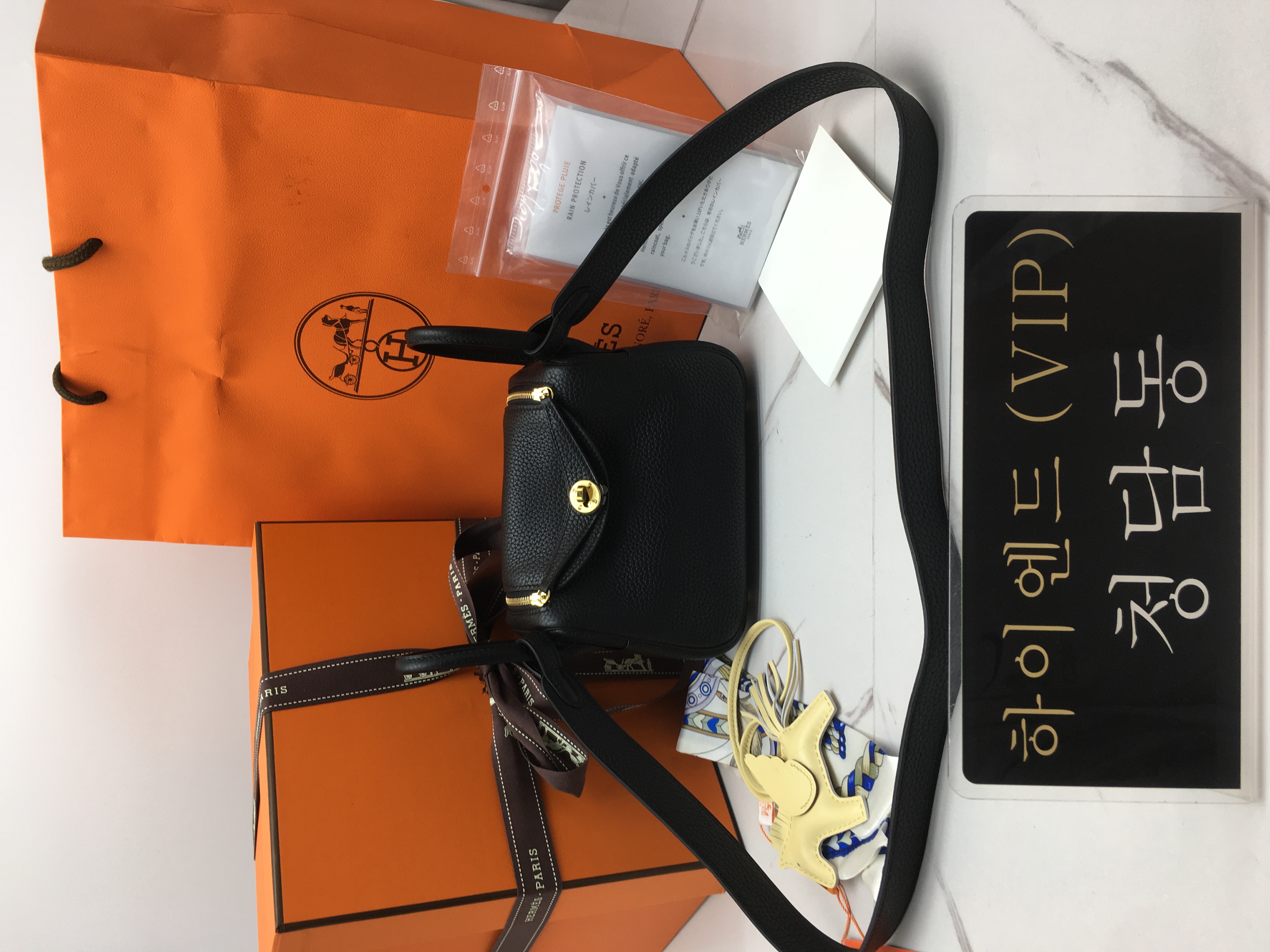 에르메스 미니 린디 올수공 (컬러 누아/금장)