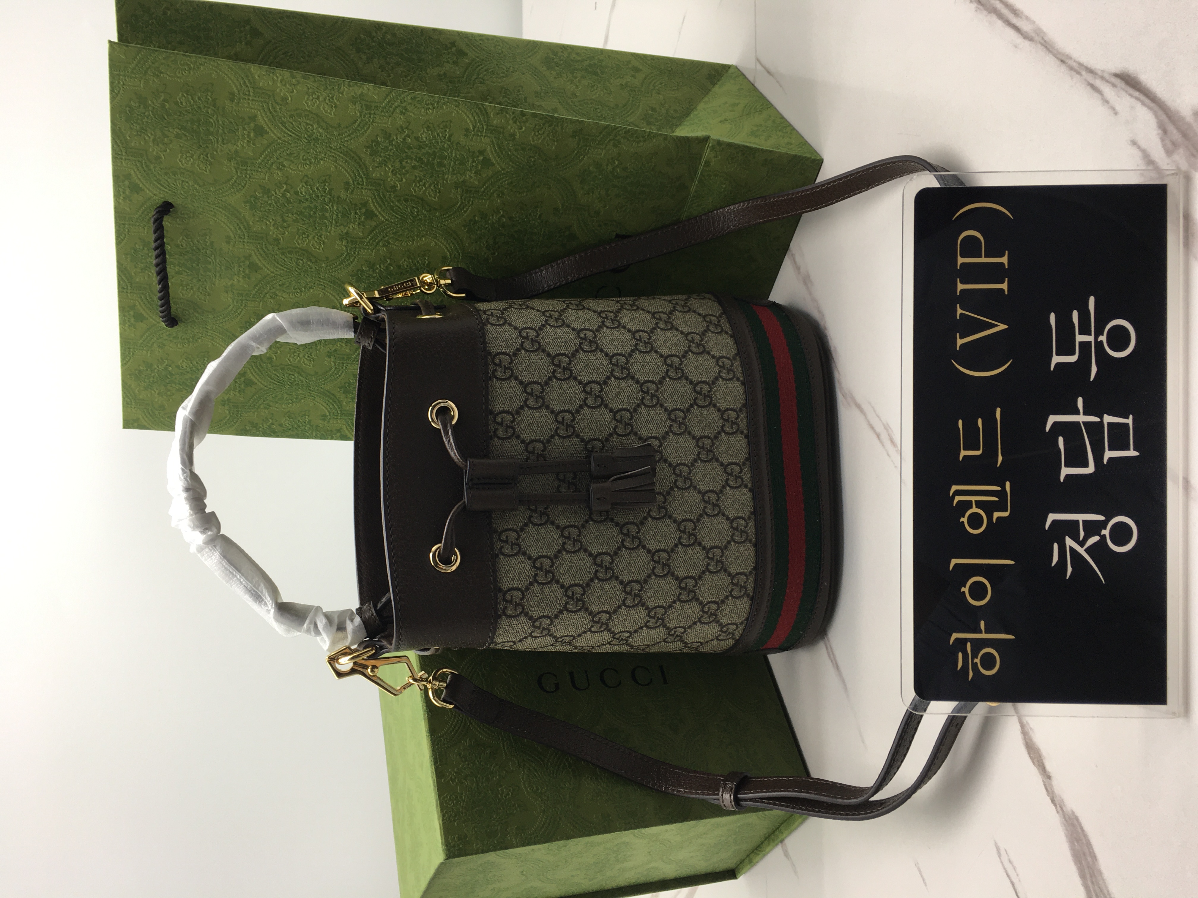 구찌 오피디아 GG 스몰 버킷백 브라운