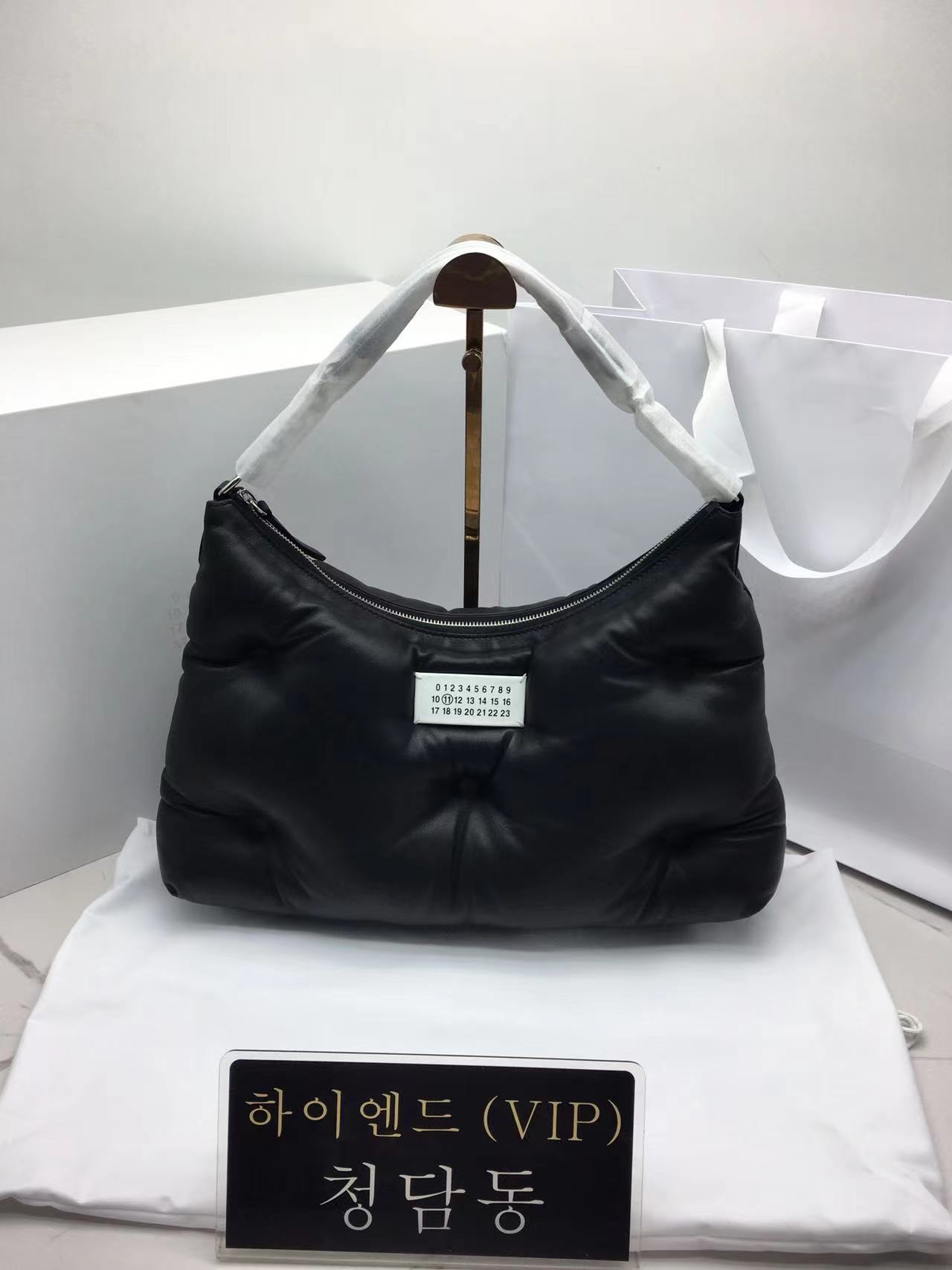 메종마르지엘라 글램슬램 호보백 미디움 (컬러 블랙)