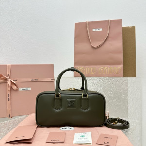 미우미우 MIU MIU 소프티 패디드 아르카디 27CM