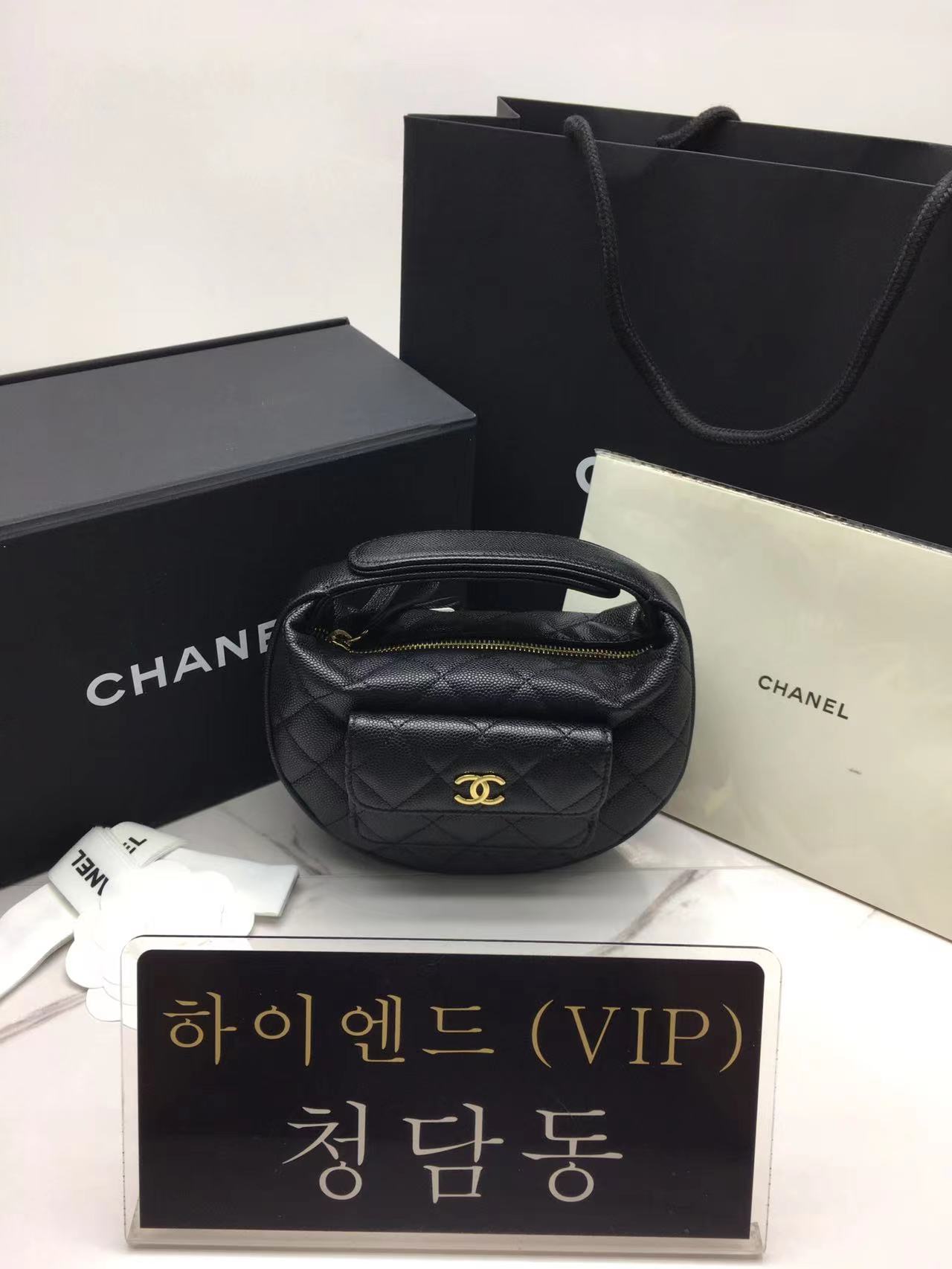 샤넬 23B 블랙 캐비어 퀼티드 미니 탑핸들