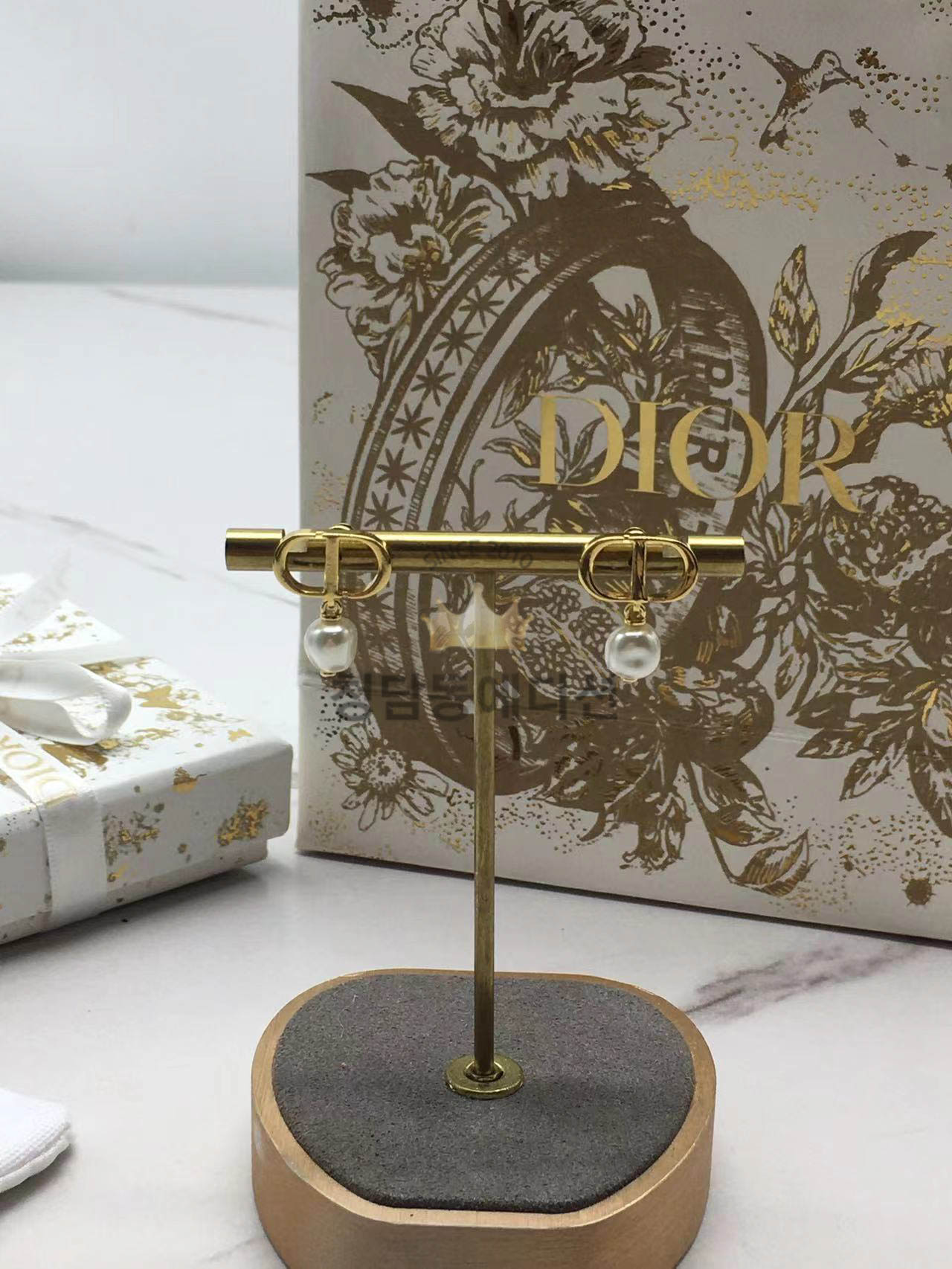 디올 CD 귀걸이 petit