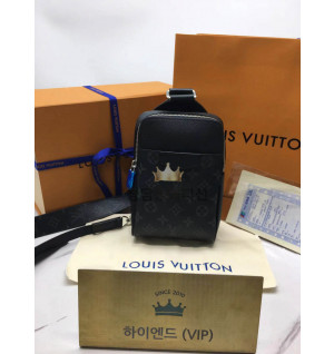 루이비통 아웃도어 슬링백 M30741