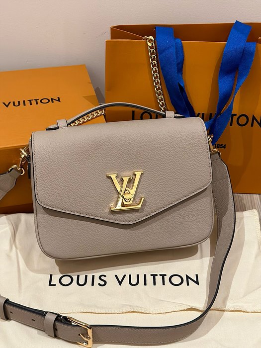 루이비통 옥스포드 락미 M22735