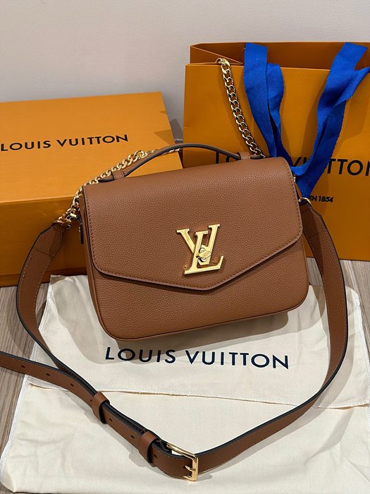 루이비통 옥스포드 락미 M22735