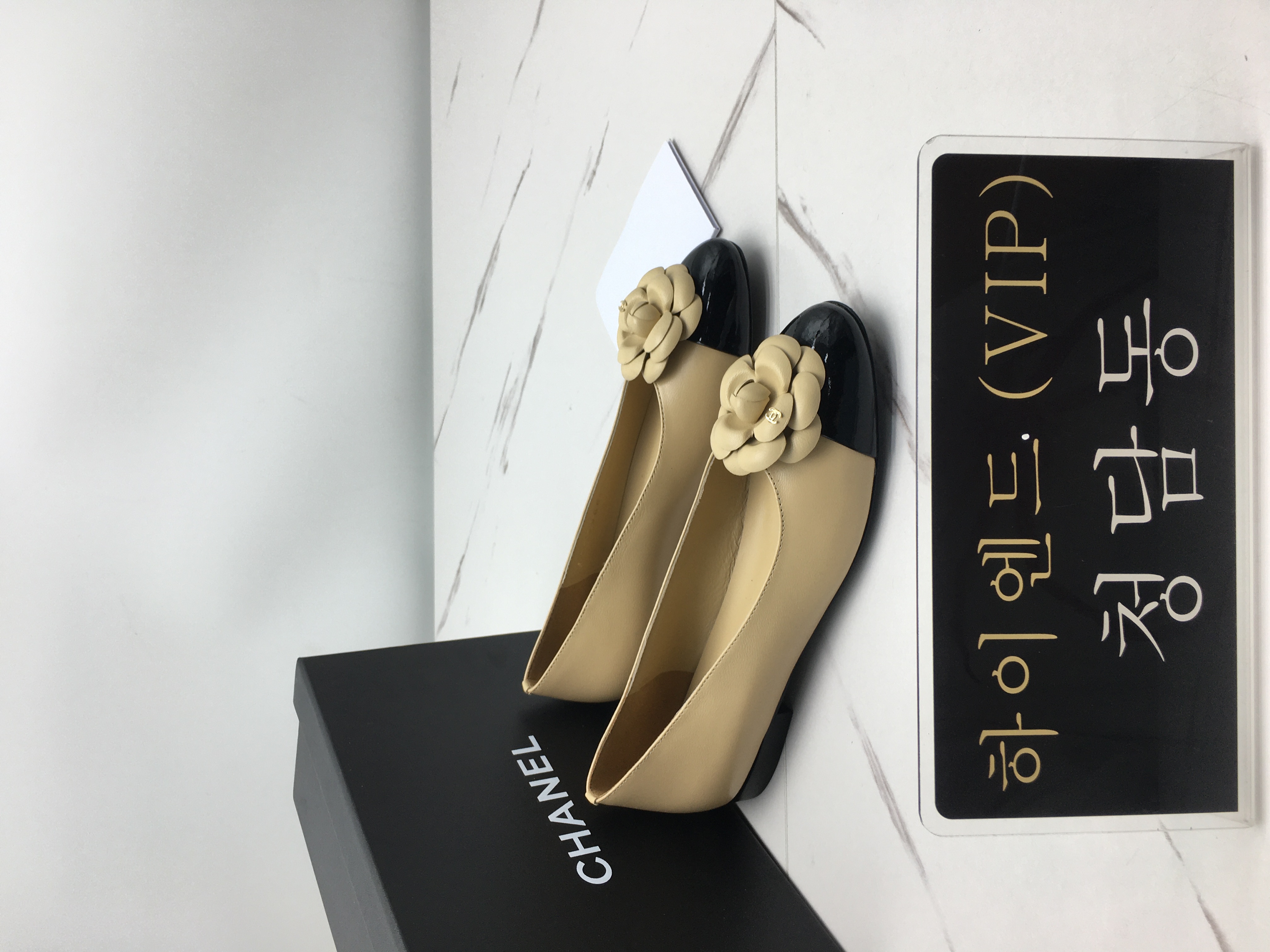 샤넬 24시즌 동백 까멜리아 플랫슈즈