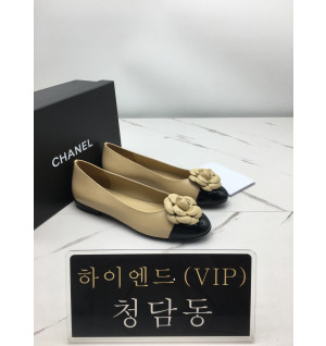 샤넬 24시즌 동백 까멜리아 플랫슈즈
