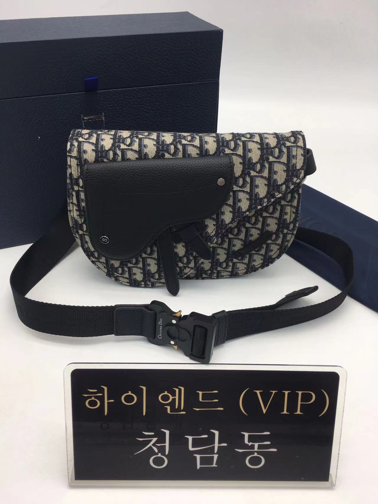 디올 오블리크 자카드 새들 파우치