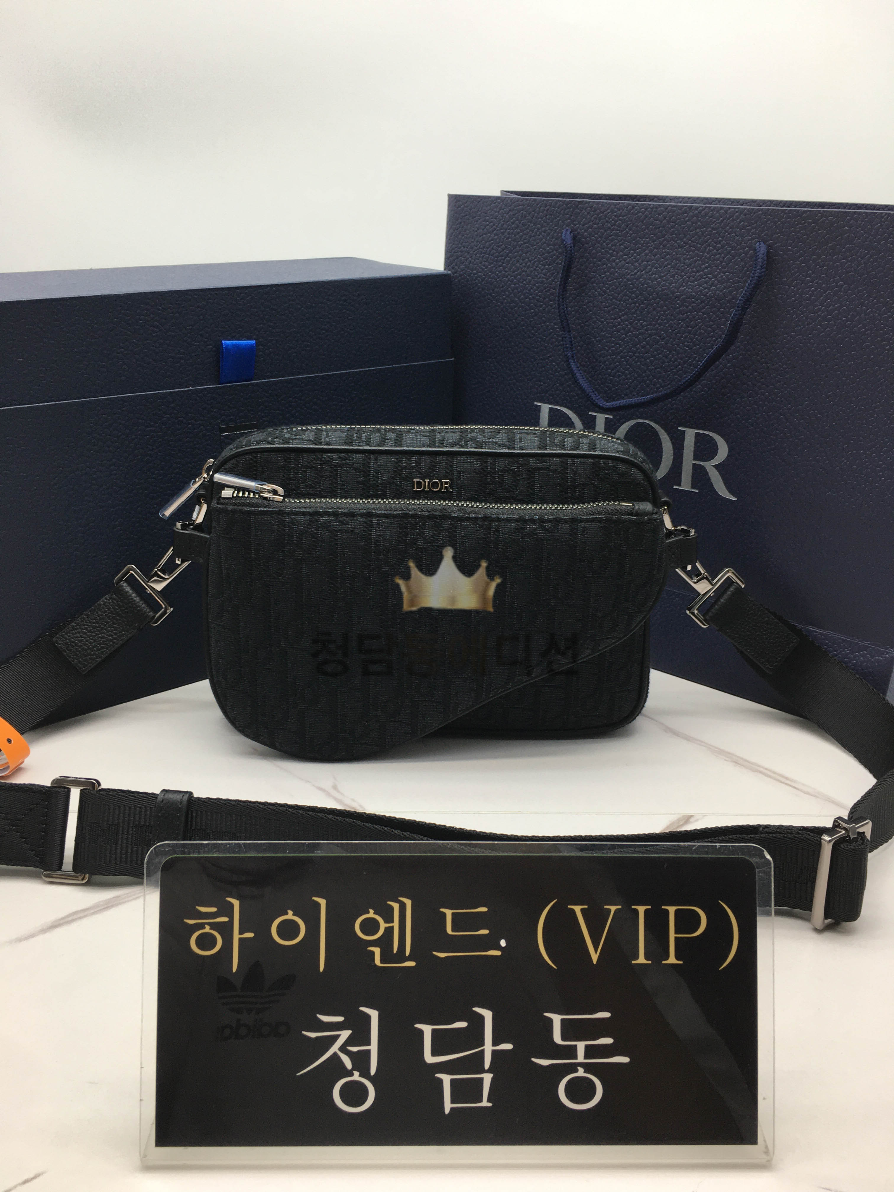 디올 오블리크 새들 트리플 메신저백