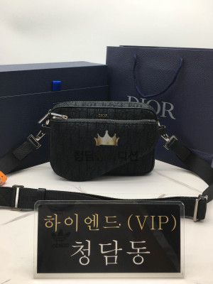 디올 오블리크 새들 트리플 메신저백