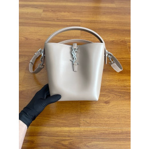 생로랑 LE37 스몰 카프스킨 숄더 토트 버킷백