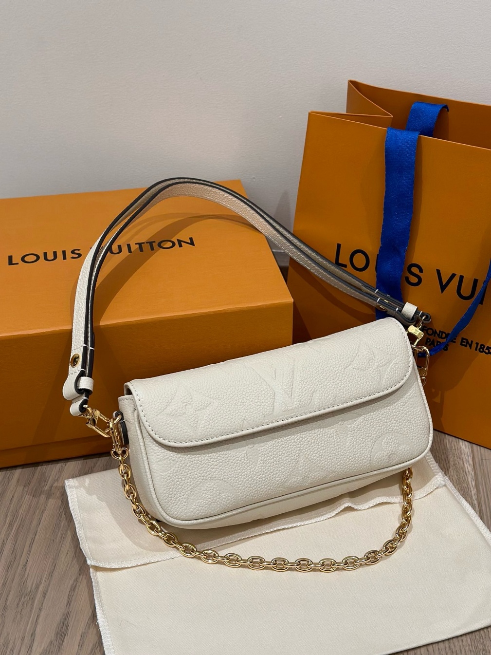 루이비통 아이비 WOC