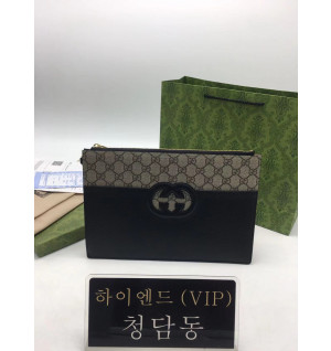 구찌 GG 컷아웃 인터로킹 G 클러치백 723320 (컬러 블랙)