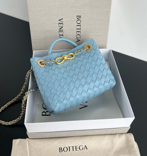 보테가베네타 24SS 안디아모 스몰 체인 숄더백 786008