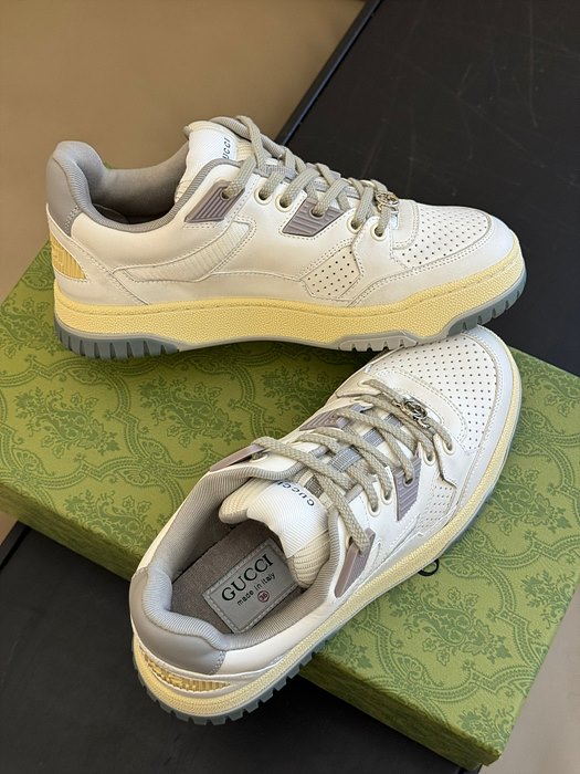 구찌 gg 디스트레스드 스니커즈 로우 (남녀공용)