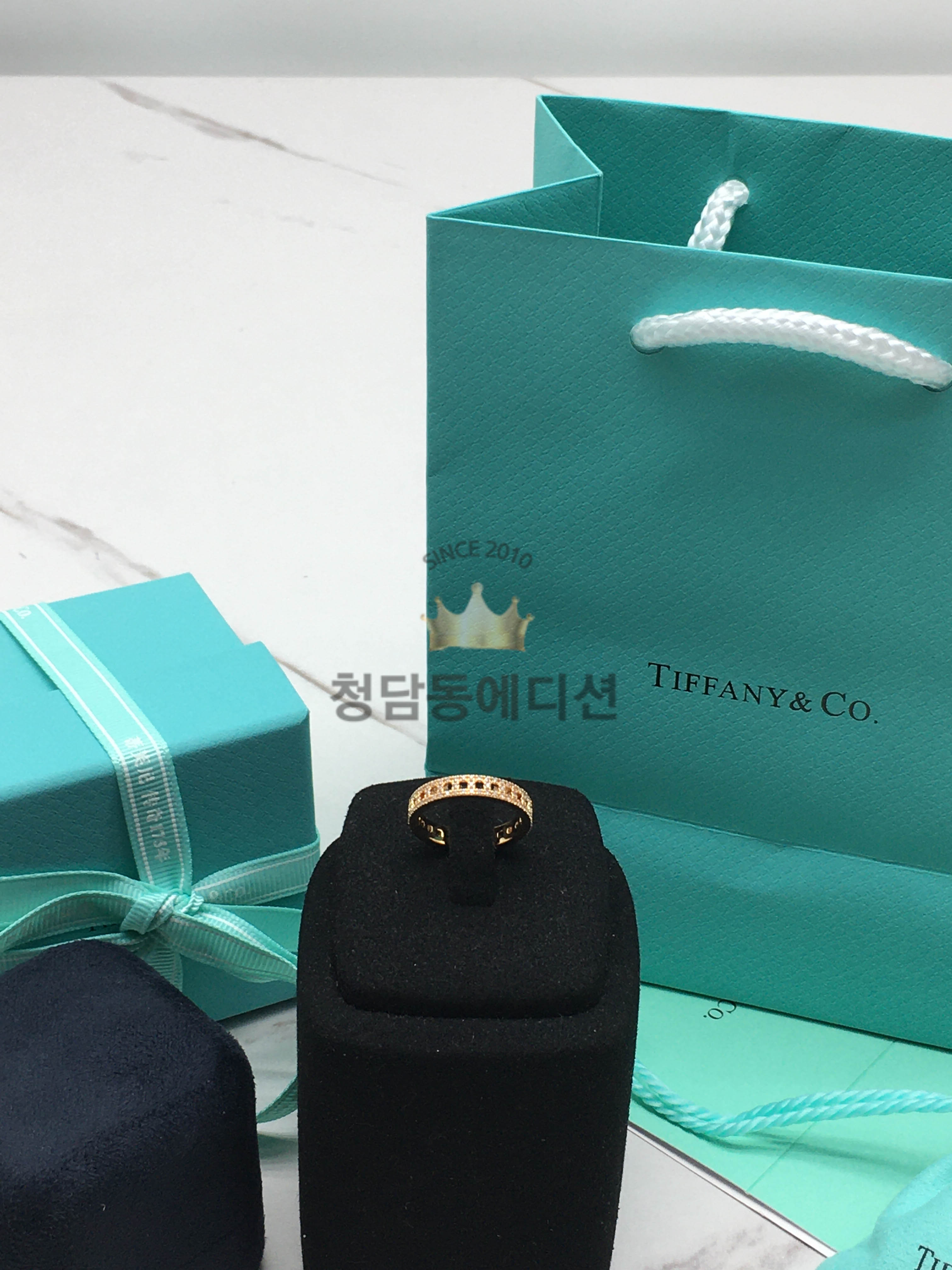 티파니앤코 T 와이어 와이드링 (컬러 화이트골드, 로즈골드)