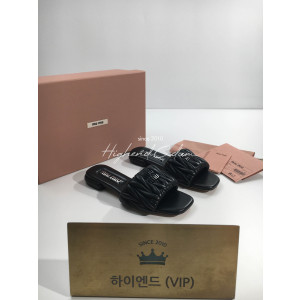 미우미우 23ss 마테라쎄 나파 가죽 슬라이드