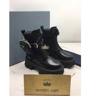 프라다 23ss prd 프러시드 레더 나일론 모노리스 파우치 부츠