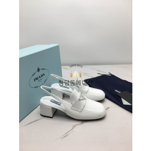프라다 브러시드 샌들