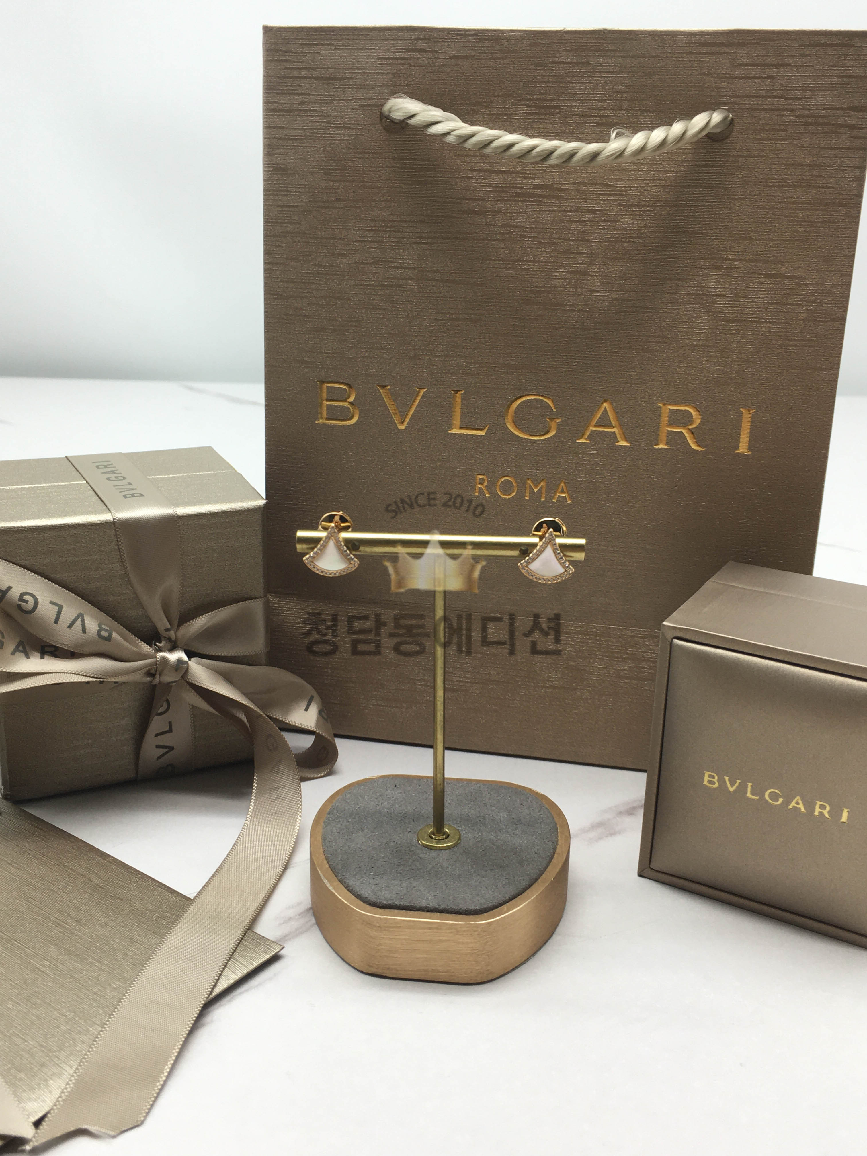 불가리 디바스 드림 귀걸이 (컬러 화이트, 그린)