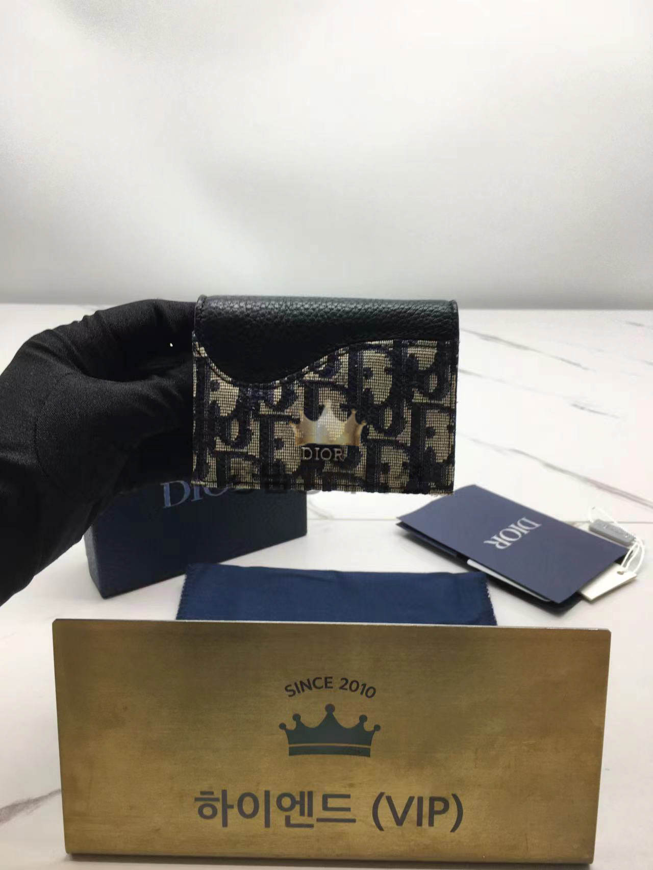 디올 새들 비지니스 카드지갑 (컬러 그레이(네이비로고))