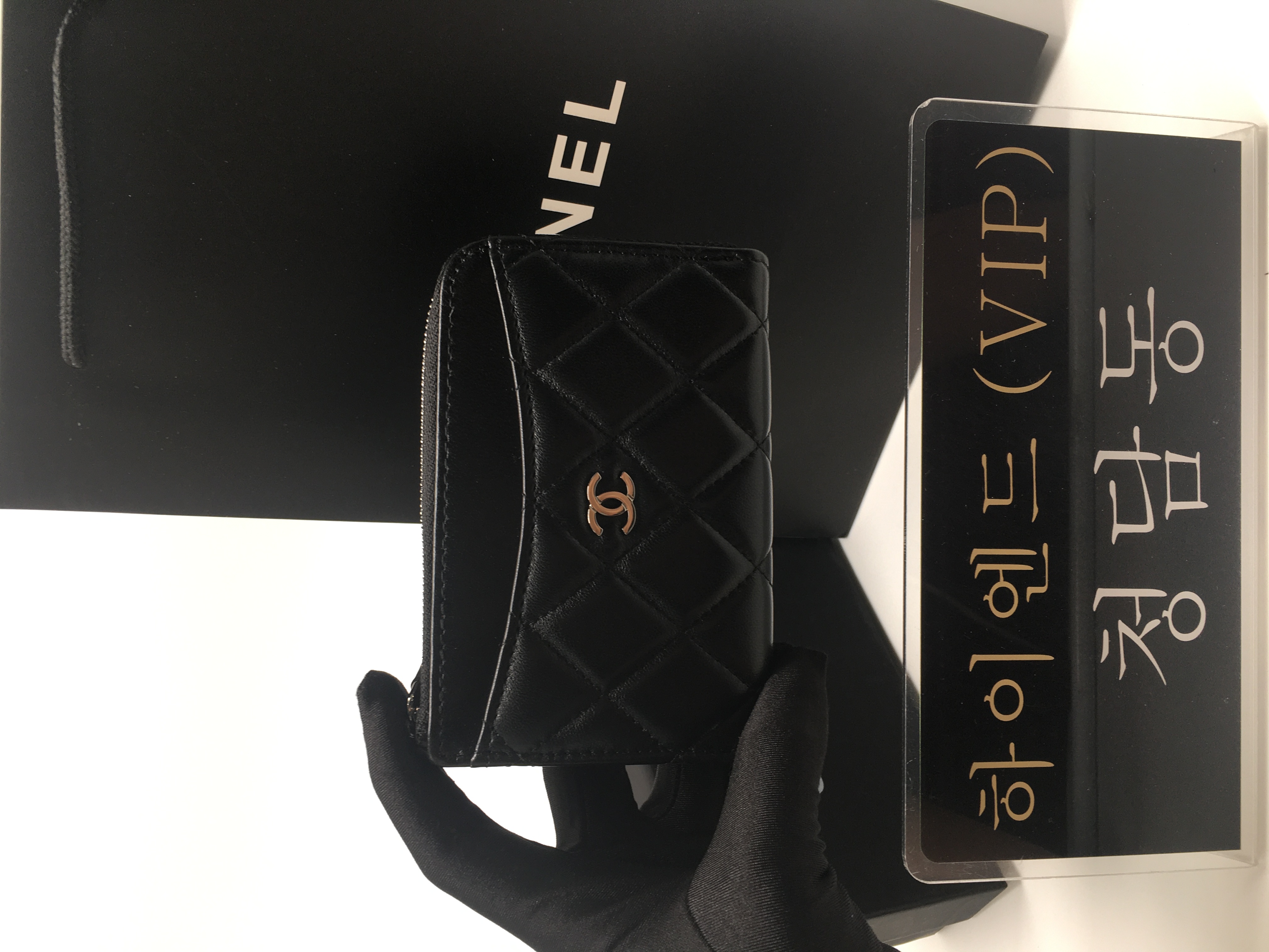 샤넬 클래식 지퍼 카드지갑 AP3179 (램스킨 은장)