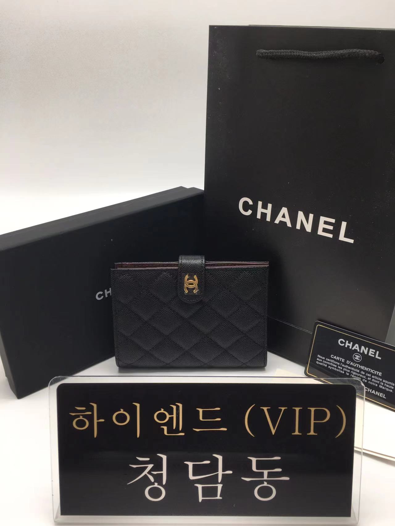 샤넬 클래식 캐비어 패스포트 홀더 금장