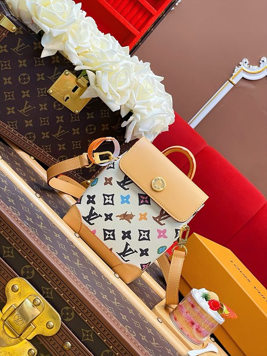 루이비통 나노 스티머 백 (컬러 화이트)