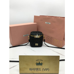 미우미우 마테라쎼 나파가죽 미니 파우치 숄더백 5NR018 (컬러 블랙)