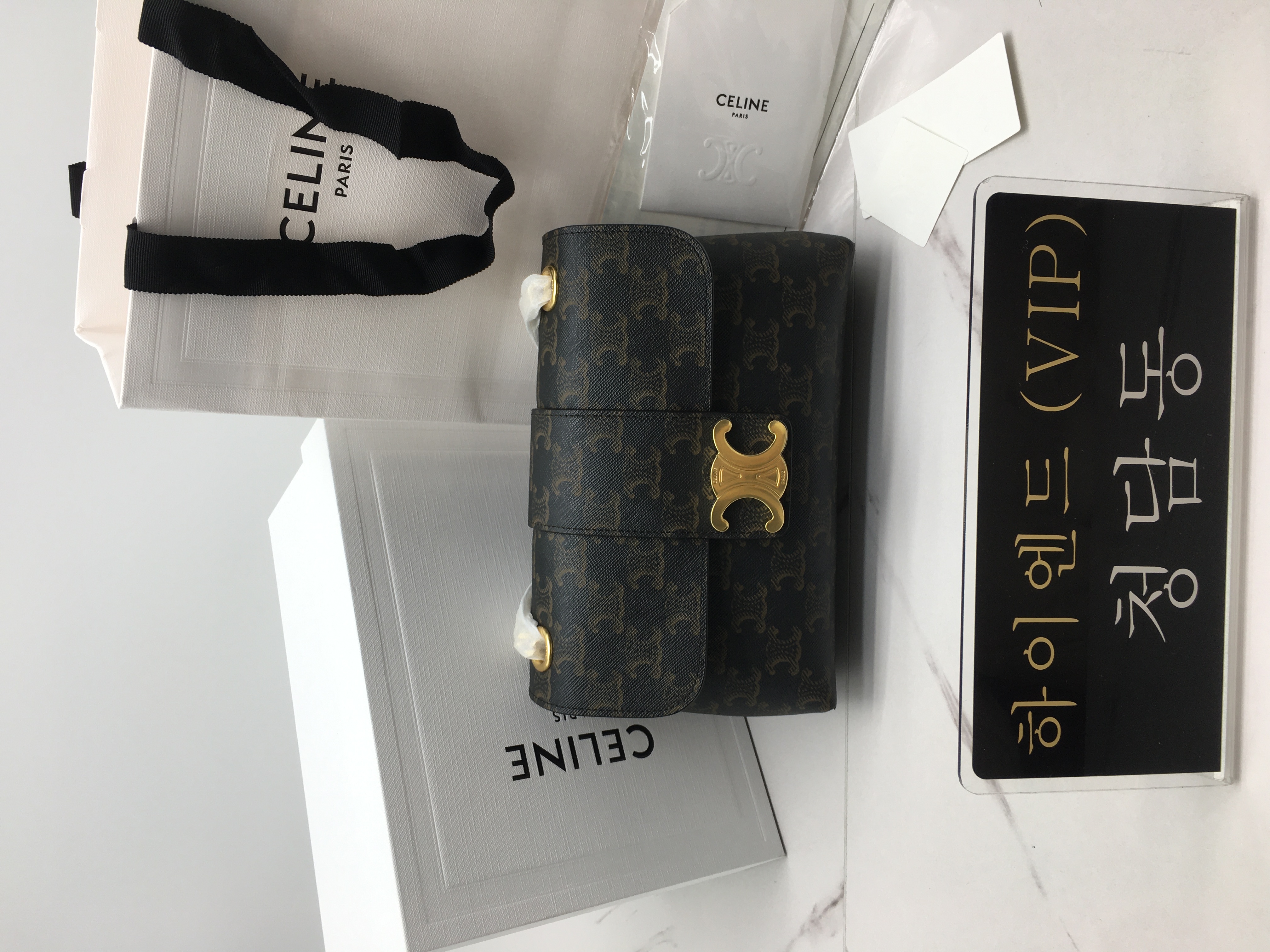 셀린느 빅투아르 틴 숄더백 116593