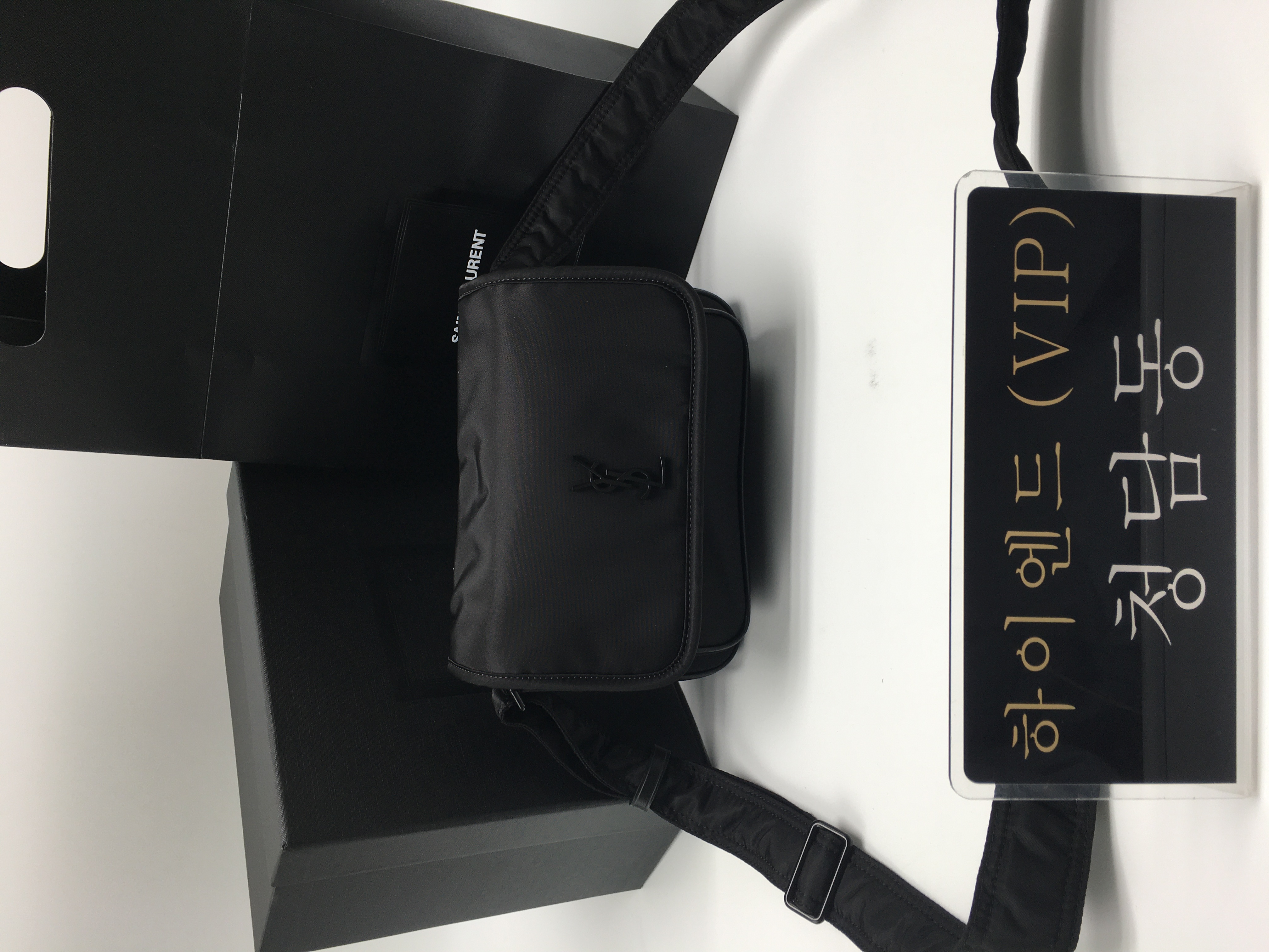 입생로랑 24SS 나일론 니키 스몰 메신저백 776611