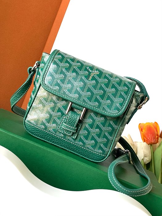 고야드 그랜드 블루 PM 메신저백 (컬러 그린)