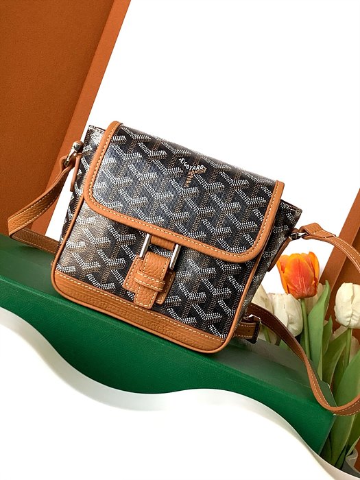 고야드 그랜드 블루 PM 메신저백 (컬러 블랙탄 브라운)