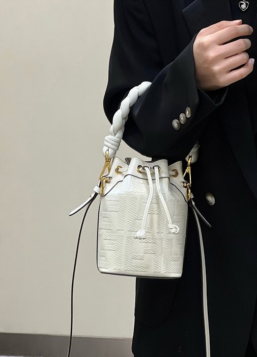 펜디 몬트레조 버킷백