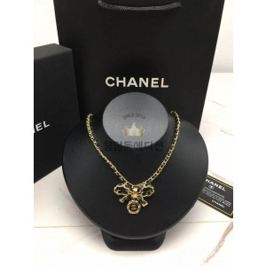 샤넬 리본 가죽 체인 초커 목걸이 (V-gold소재)