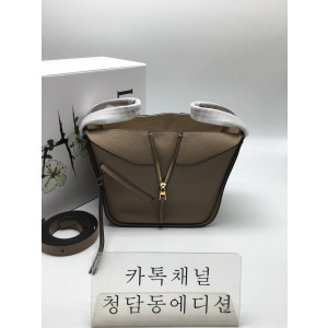 로에베 해먹백 컴팩트 (컬러 샌드)