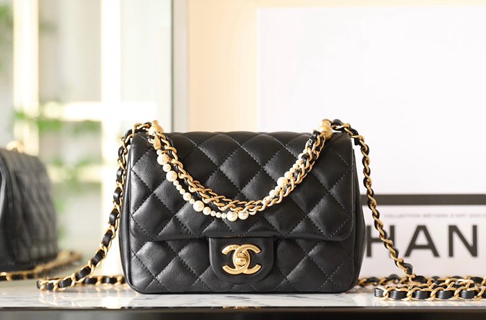 샤넬 24P 펄 체인 미니 플랩백 AS4385