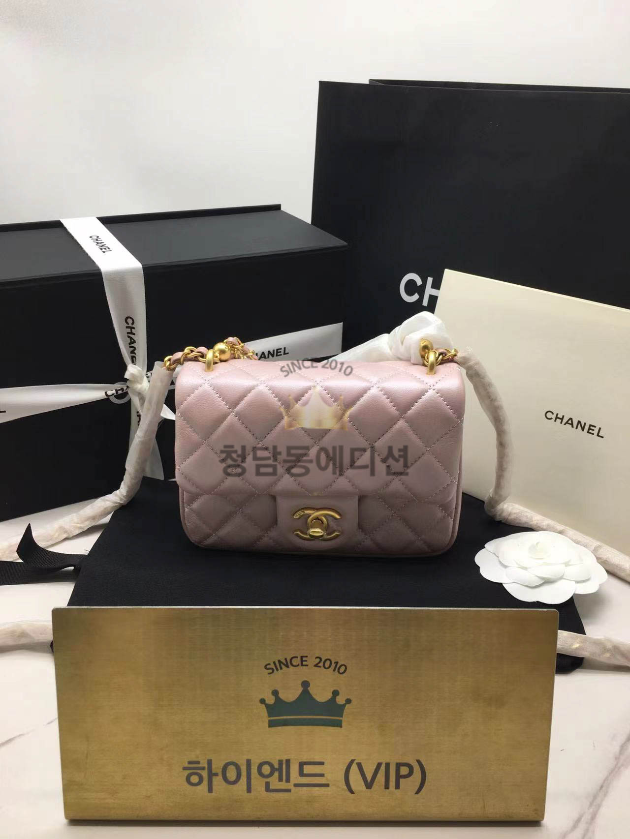 샤넬 24P 펄 체인 미니 플랩백 AS4385