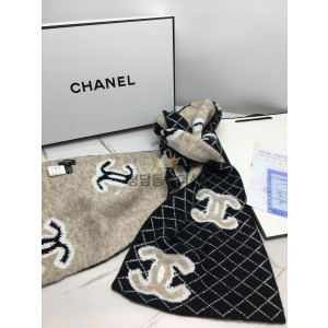 샤넬 22b cc로고 리버시블 퀼팅 머플러 (컬러 베이지/블랙)