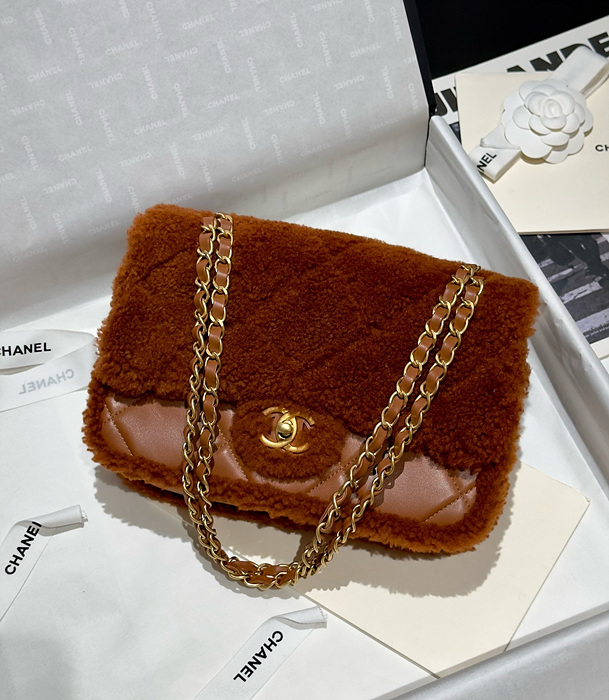 샤넬 램스킨 시어링 플랩백 AS5149