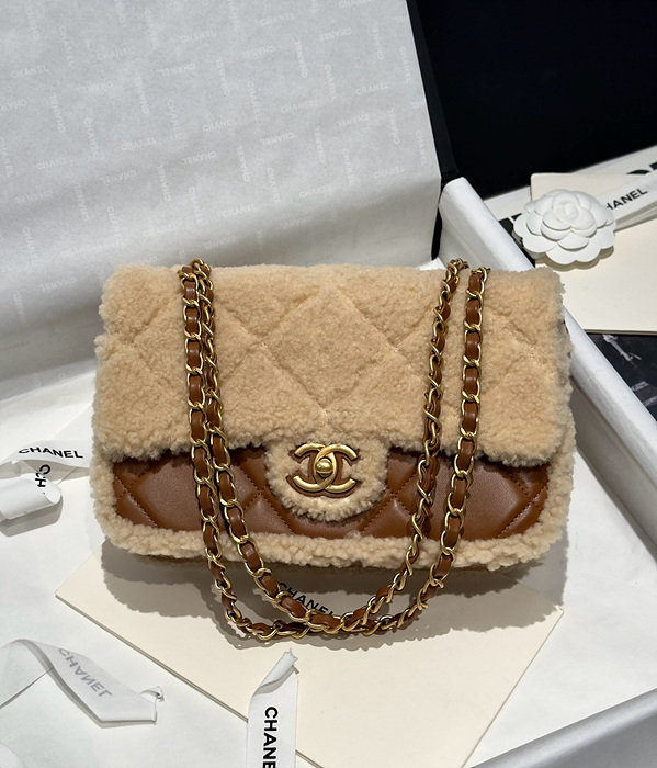 샤넬 램스킨 시어링 플랩백 AS5149