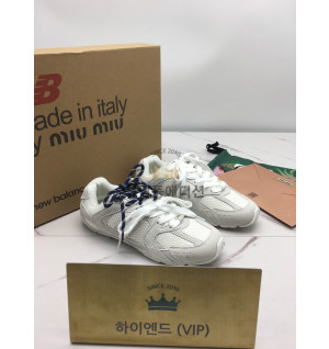 미우미우 x 뉴발란스 530 스니커즈